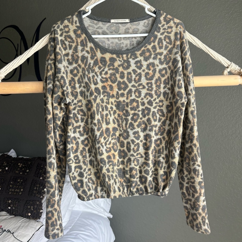Caution to the Wind Cropped Leopard /Cheetah Print Crew Neck Sweatshirt Size: M